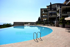 Taormina Sunny Apartment - Taormina Holidays